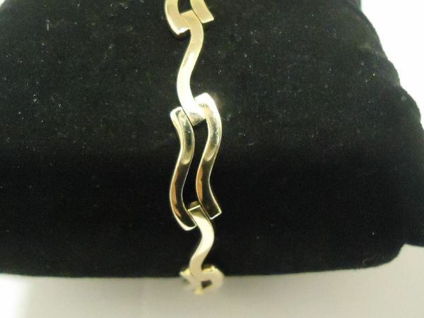 9ct gold bracelet 7 inches long