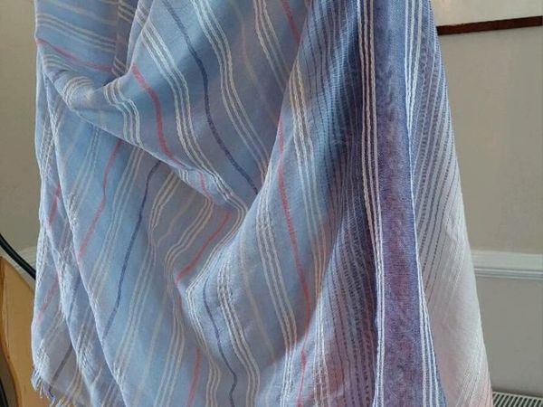 Marcus Adler wrap / shawl