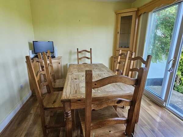 Kitchen dining table and 6 chairs