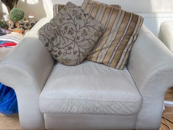 Free - 2 cream leather armchairs