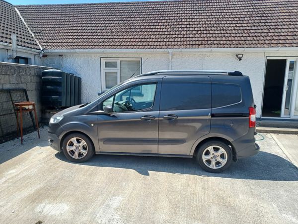 Ford Transit courier 2016