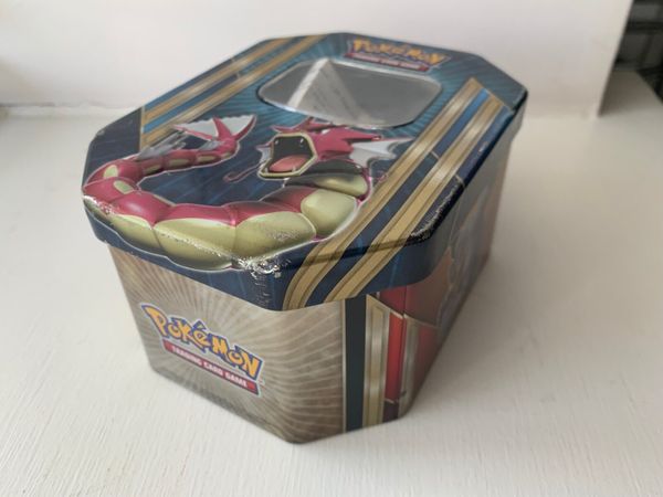 Pokémon Tin with 20 Pokémon Cards
