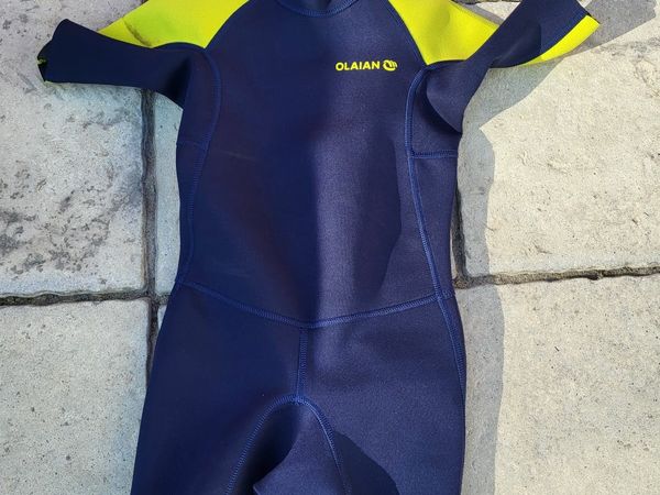 Kids wetsuits 8 years (2 available)