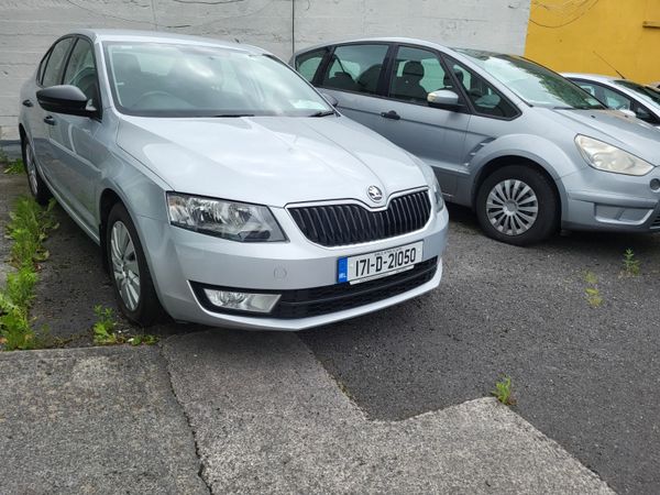 Skoda Octavia Saloon, Diesel, 2017, Grey