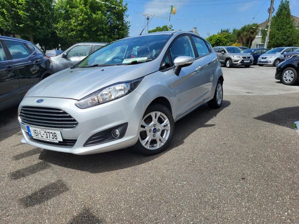 Ford Fiesta Hatchback, Petrol, 2015, Silver