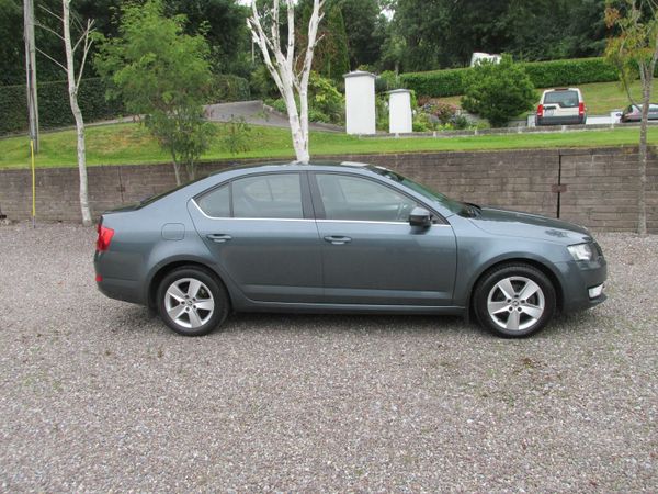 Skoda Octavia Hatchback, Diesel, 2017, Grey