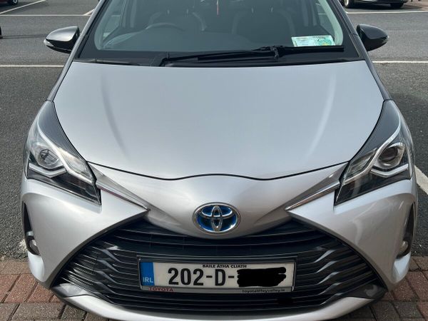 Toyota Yaris MPV, Petrol Hybrid, 2020, Grey