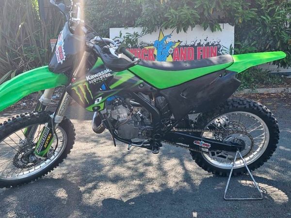 Kx 125 dirt bike for outlet sale