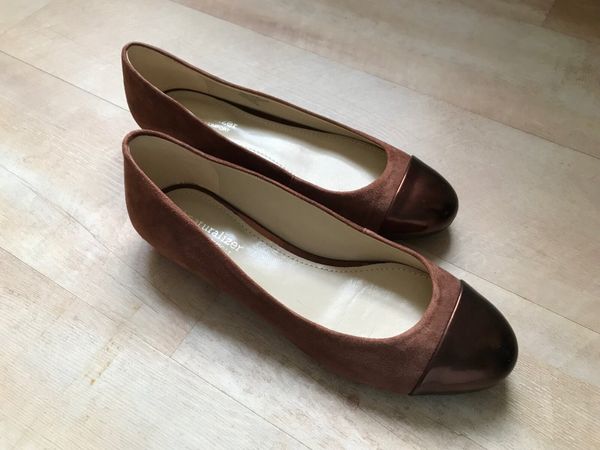 women's athletic shoes size 11