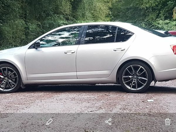 Skoda Octavia Saloon, Diesel, 2014, Silver