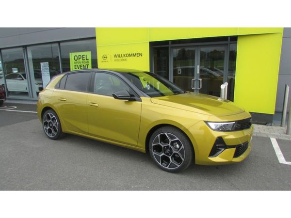Opel Astra Hatchback, Petrol, 2023, Yellow