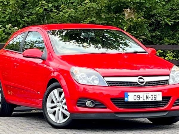 Opel Astra Hatchback, Petrol, 2009, Red