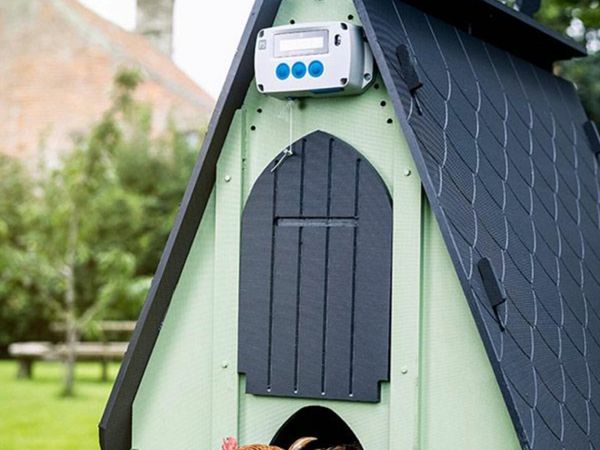 Automatic door for the chicken coop 