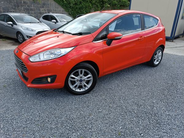 Ford Fiesta Hatchback, Petrol, 2014, Red