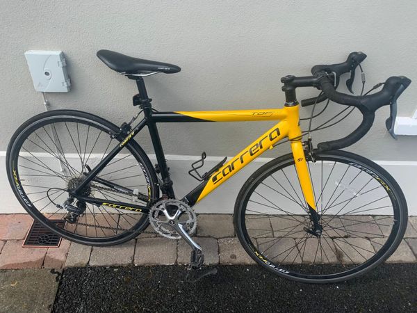 grey and yellow carrera road bike