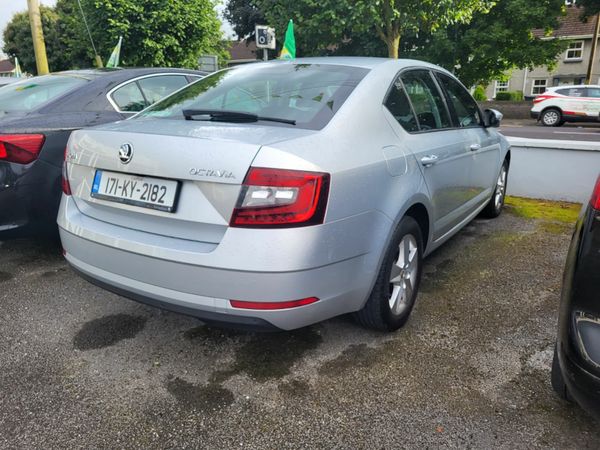 Skoda Octavia Saloon, Petrol, 2017, Grey