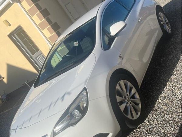 Vauxhall Astra Coupe, Diesel, 2014, White