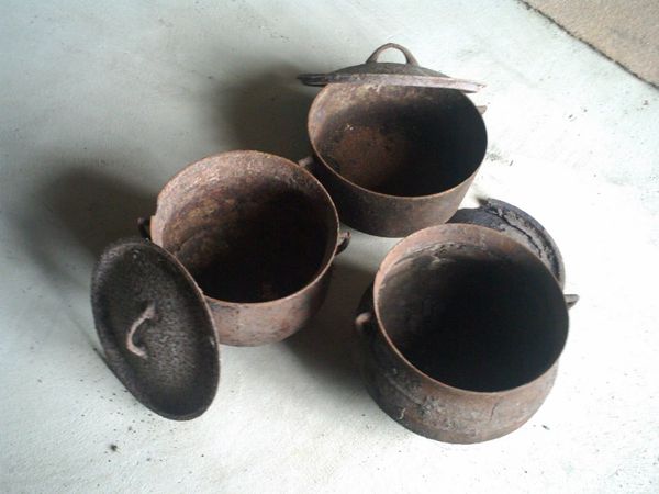 3 Old Cast Iron Pots For Sale In Co. Tipperary For €40 On Donedeal