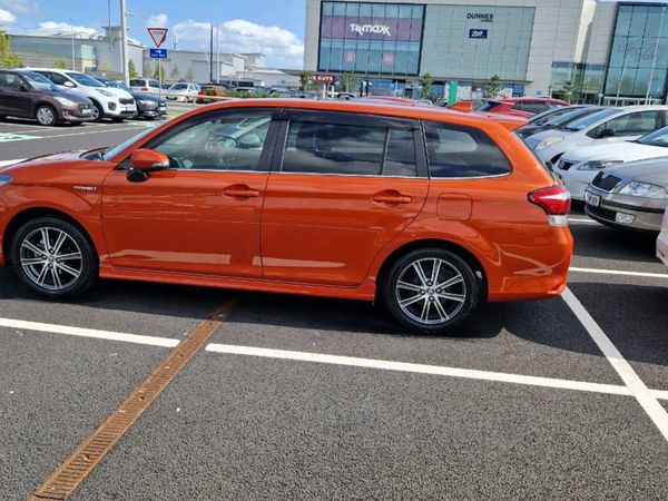 Toyota Corolla Estate, Petrol Hybrid, 2016, Orange
