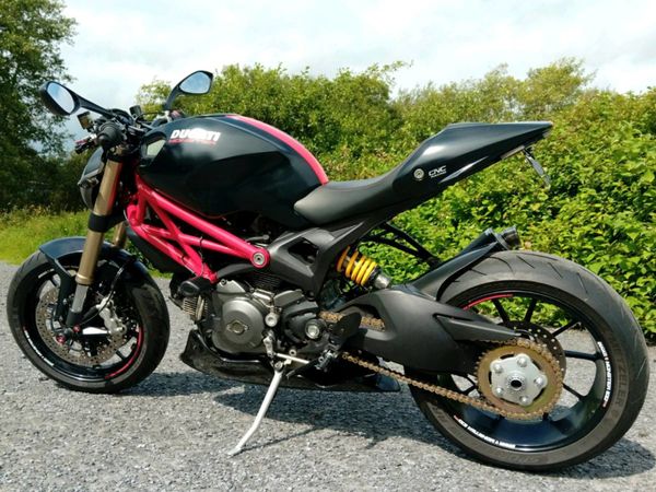 Ducati monster 1100 online evo custom