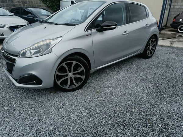 Peugeot 208 Hatchback, Diesel, 2017, Silver