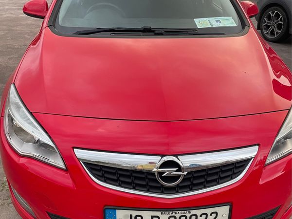 Opel Astra Hatchback, Petrol, 2010, Red