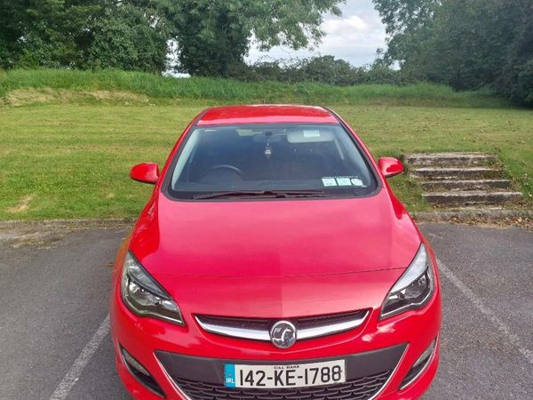 Vauxhall Astra Hatchback, Diesel, 2014, Red