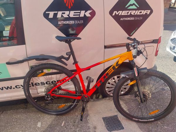 trek marlin 7 orange and red
