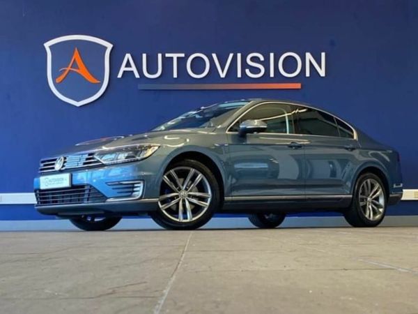 Volkswagen Passat Saloon, Petrol Hybrid, 2018, Blue