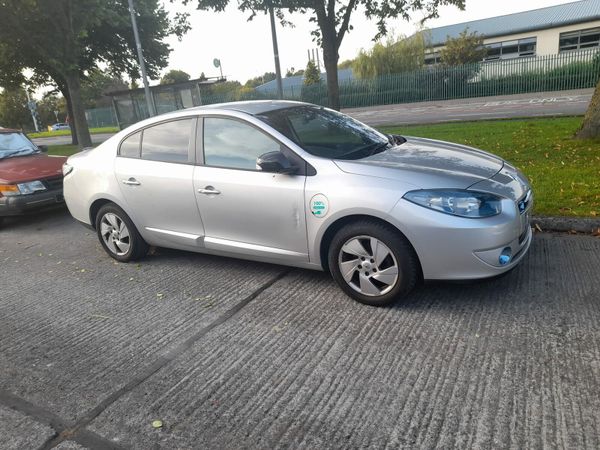 Renault Fluence Saloon, Electric, 2012, Silver