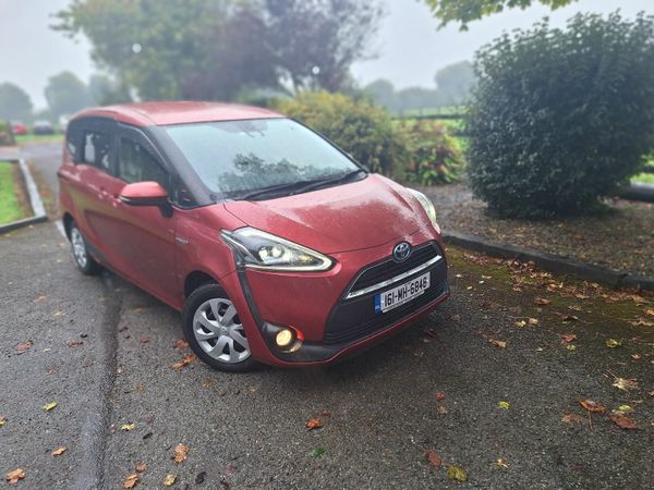 Toyota Sienta MPV, Petrol Hybrid, 2016, Red