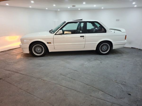 BMW 3-Series Coupe, Petrol, 1990, White