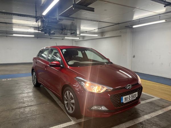 Hyundai i20 Hatchback, Petrol, 2016, Red