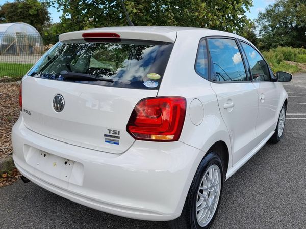Volkswagen Polo Hatchback, Petrol, 2014, White