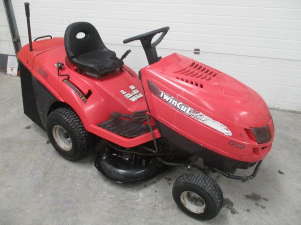 Castel twin cut online ride on lawn mower