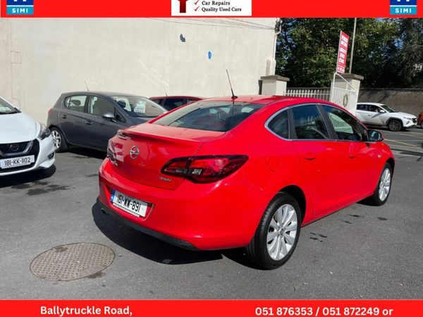 Opel Astra Saloon, Petrol, 2016, Red
