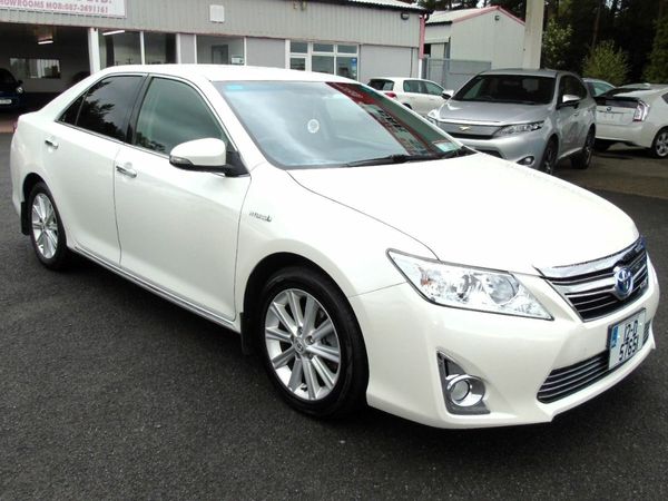 Toyota Camry Saloon, Petrol Hybrid, 2012, White