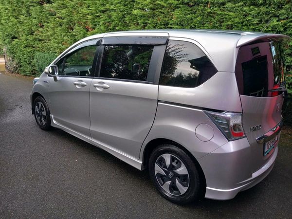 Honda Freed MPV, Petrol Hybrid, 2012, Silver