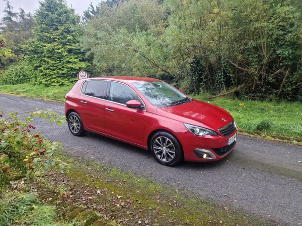 Peugeot 308 Hatchback, Petrol, 2015, Red