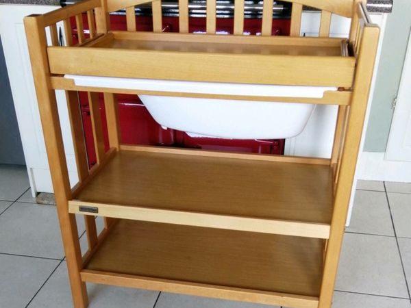 Mamas and papas hotsell changing table with bath