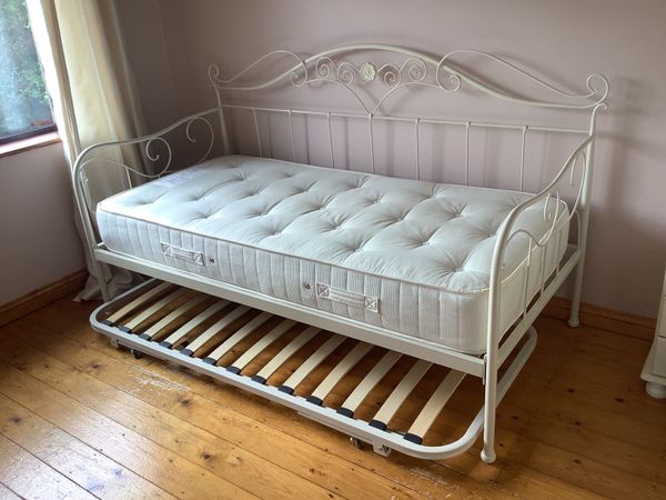 Laura ashley bedroom store furniture second hand