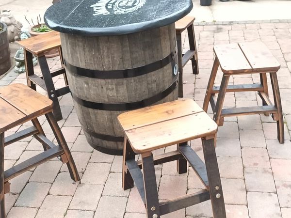 Outdoor store round stool