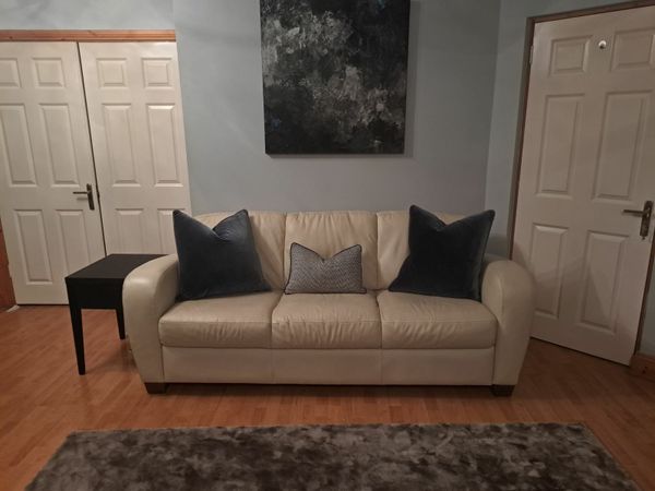 Cream deals l couch