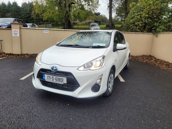 Toyota Aqua Hatchback, Petrol Hybrid, 2017, White