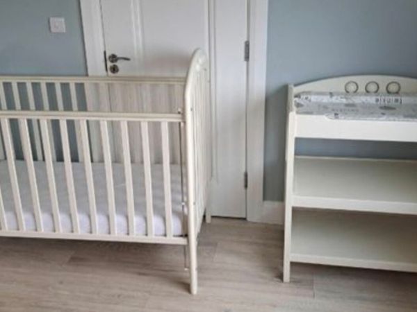 Mamas and papas outlet amelia changing table