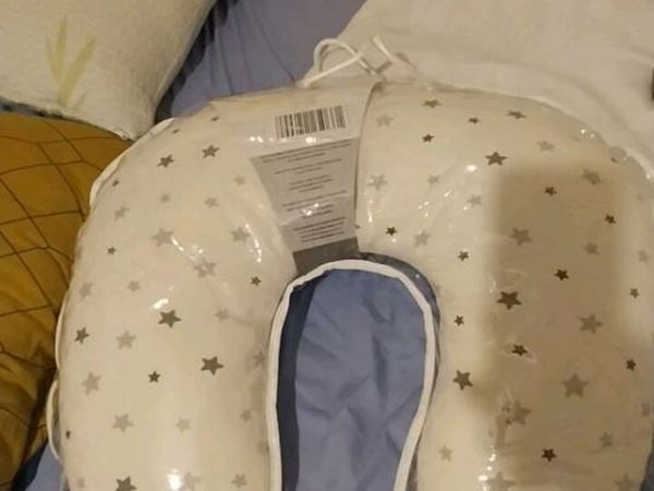 Nursing pillow outlet ireland