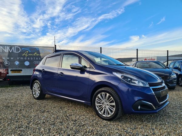 Peugeot 208 Hatchback, Diesel, 2016, Blue