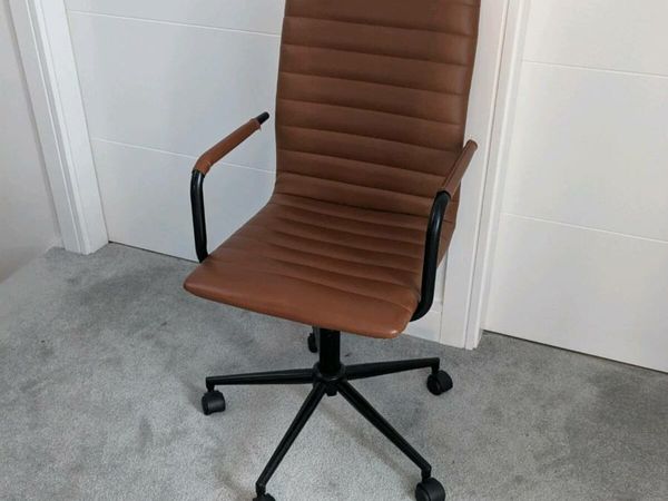 Leather office deals chair harvey norman