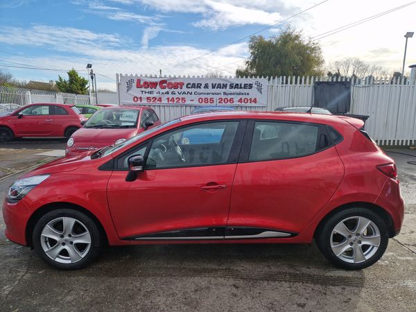 Renault Clio Hatchback, Petrol, 2016, Red