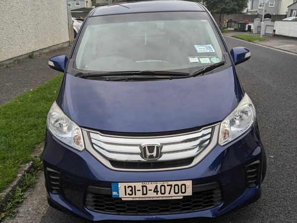 Honda Freed MPV, Petrol Hybrid, 2013, Blue